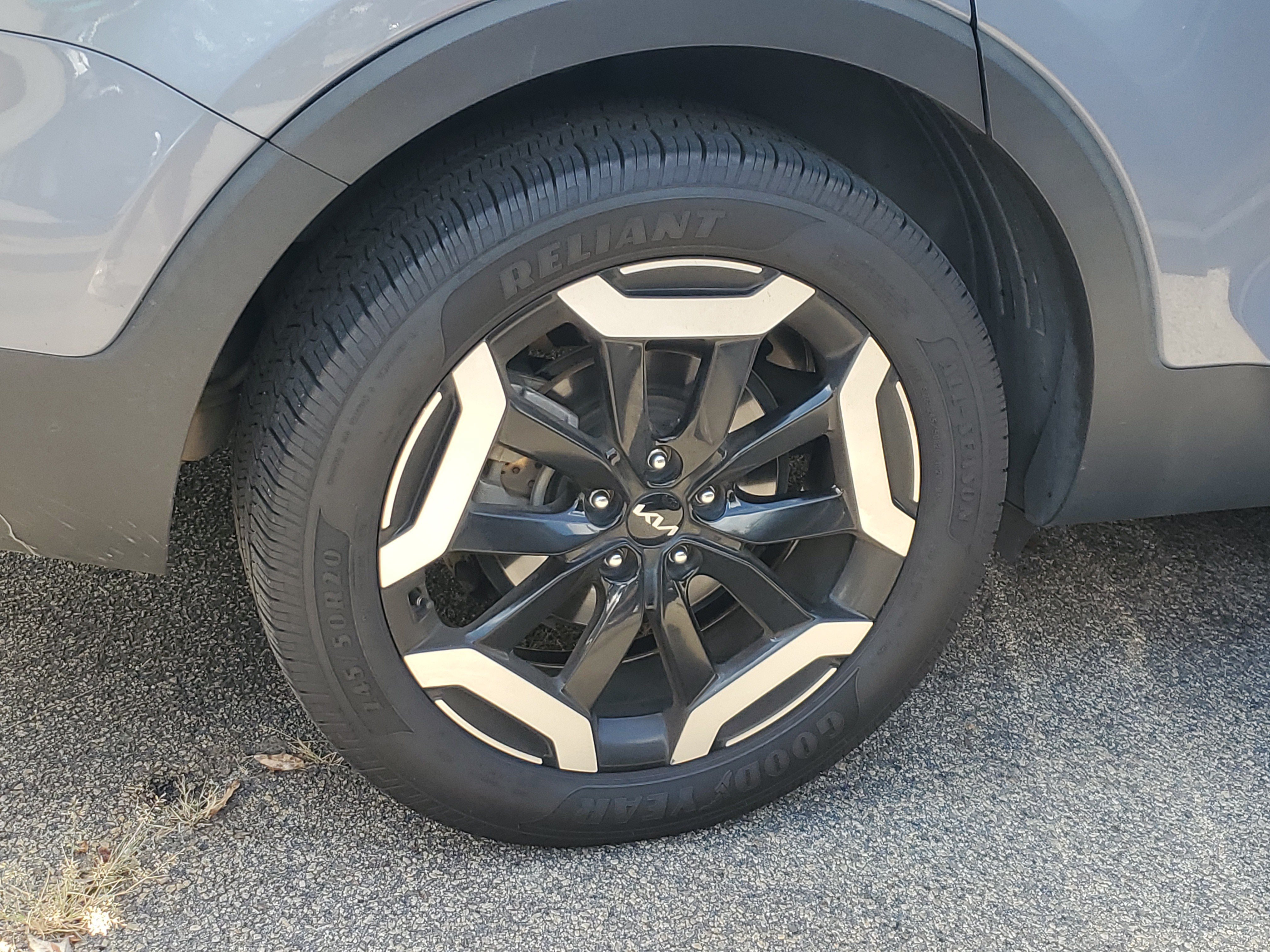 Used 2023 Kia Telluride S w/ S Sunroof Package FWD image 6
