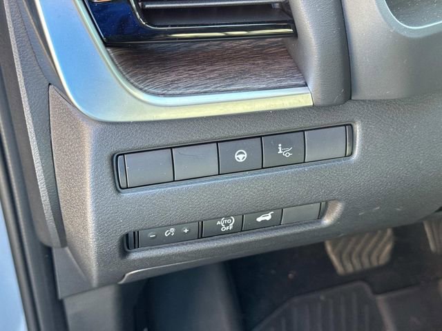 Used 2025 Nissan Rogue Platinum w/ Tech Package image 26