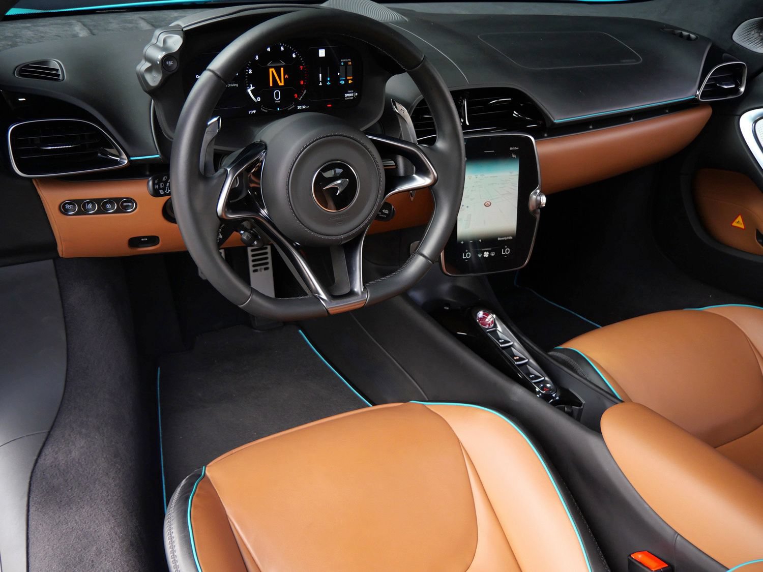 Used 2023 McLaren Artura RWD image 8