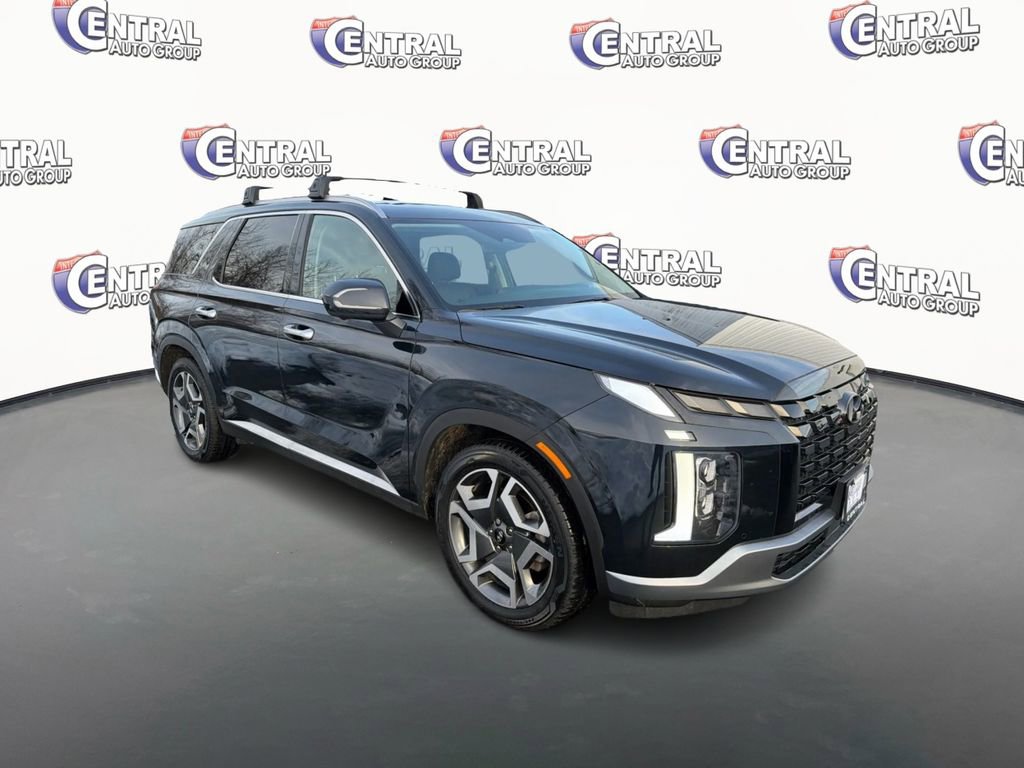 Used 2023 Hyundai Palisade Limited image 3
