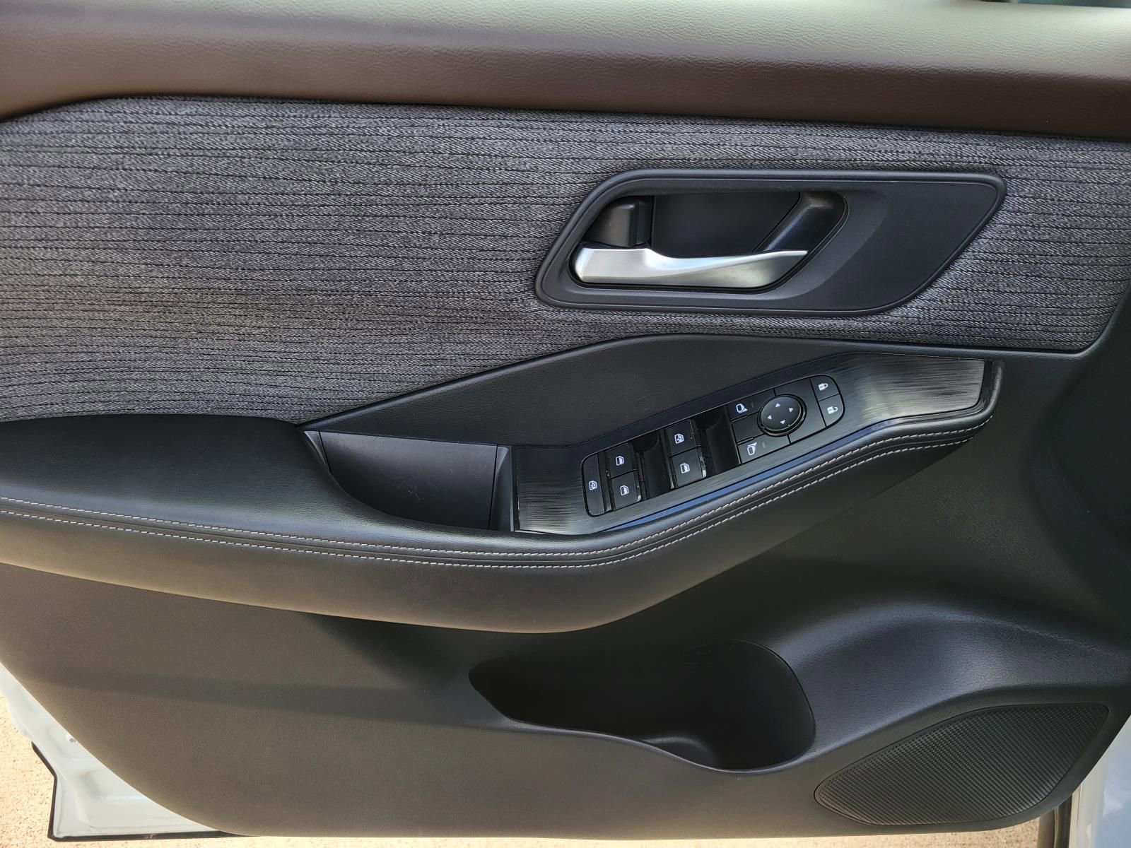 Used 2022 Nissan Rogue SV image 21