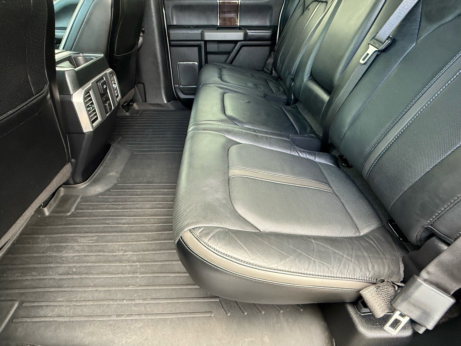 Used 2015 Ford F150 Platinum w/ Equipment Group 701A Luxury AWD/4WD image 11