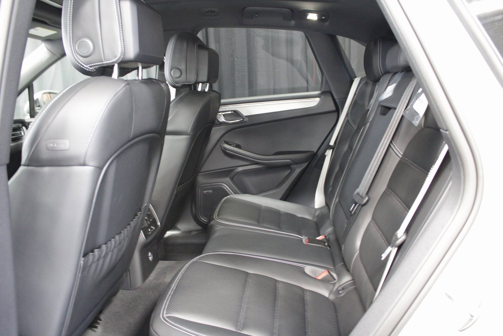 New 2026 Porsche Macan Turbo image 21