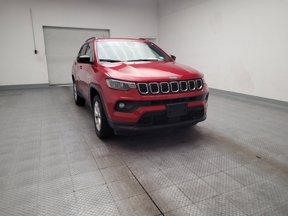 Used 2025 Jeep Compass Latitude w/ Sun & Sound Group AWD/4WD image 14