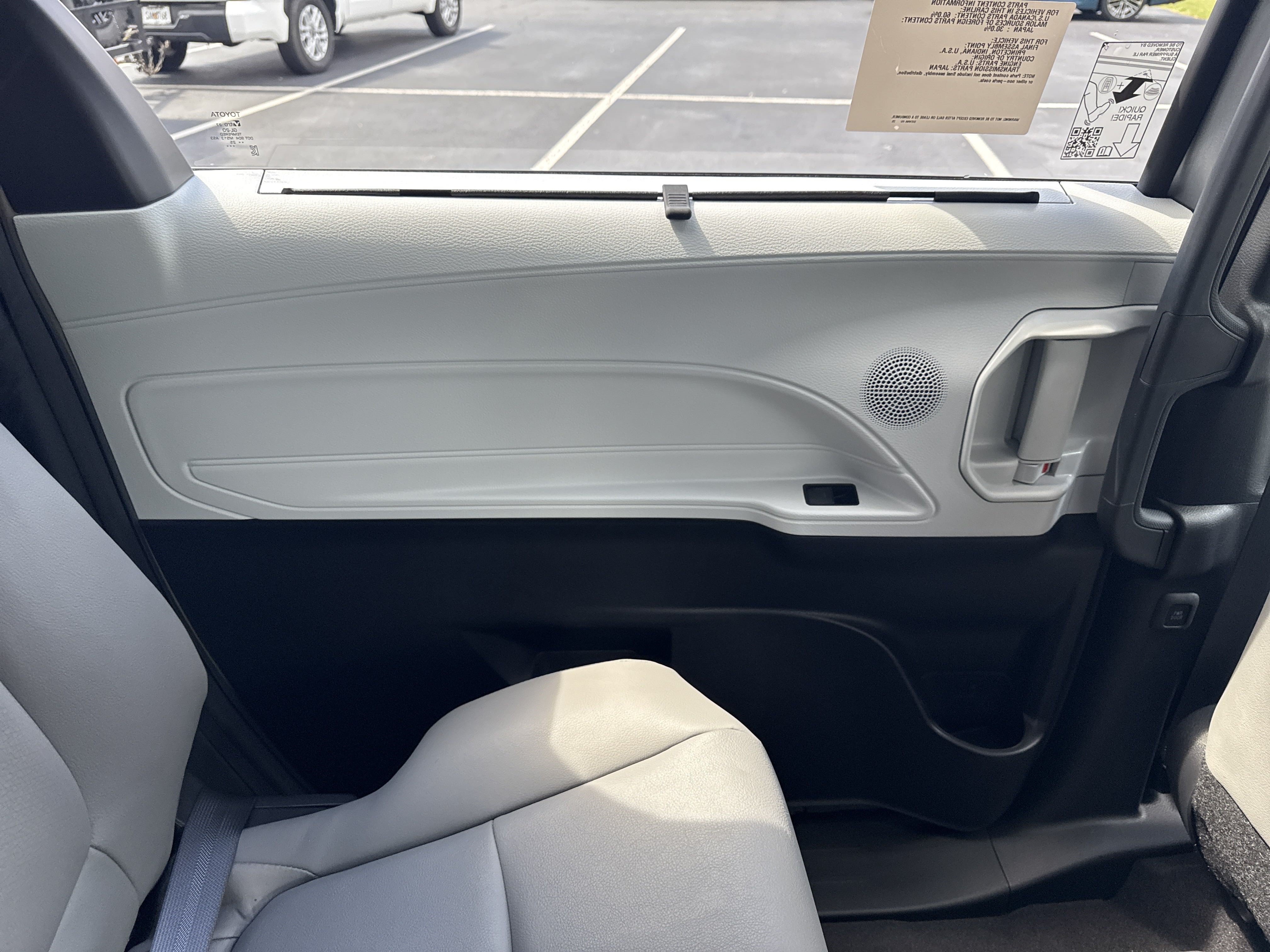 New 2025 Toyota Sienna XLE w/ XLE Plus Package FWD image 30