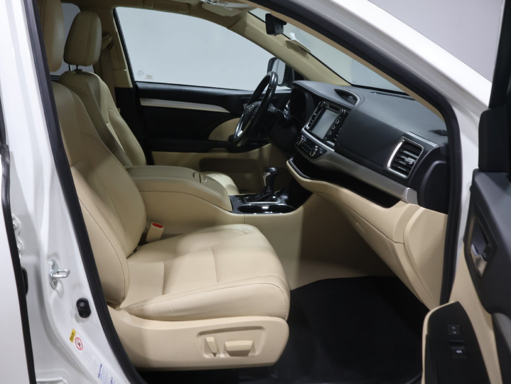 Used 2018 Toyota Highlander XLE AWD/4WD image 26