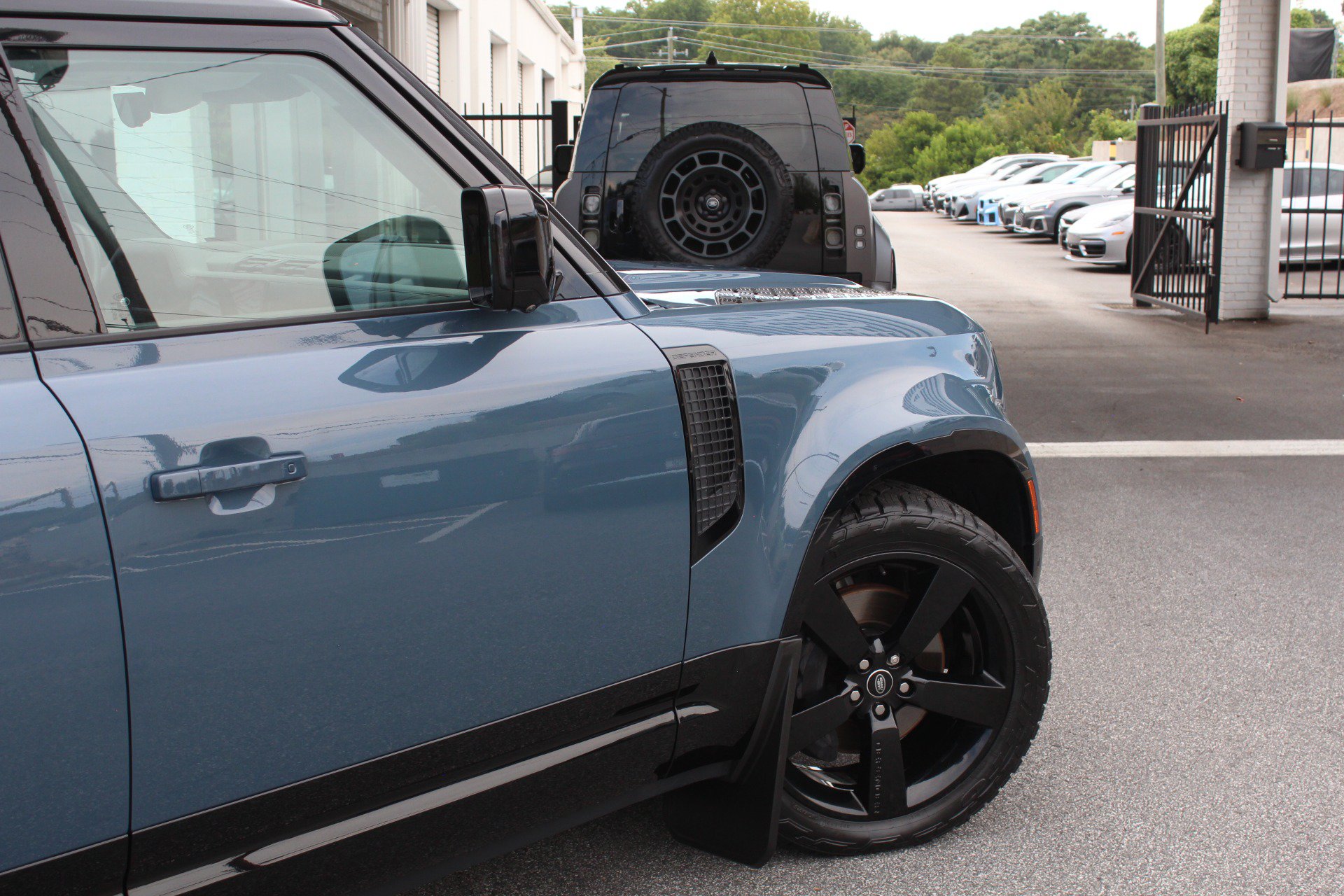 Used 2025 Land Rover Defender 110 X-Dynamic SE AWD/4WD image 19