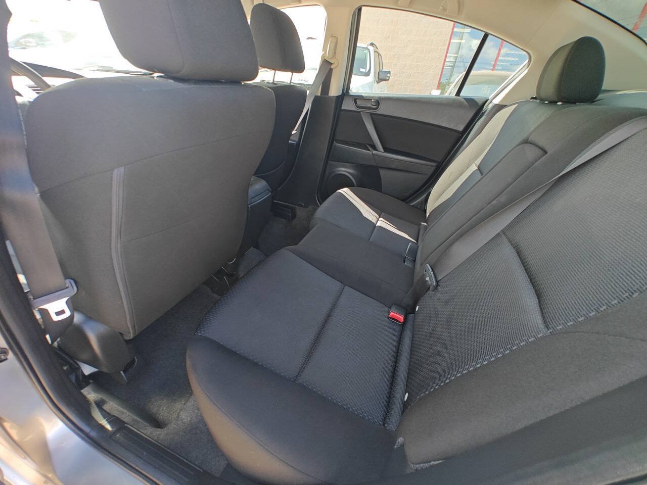 Used 2010 MAZDA MAZDA3 i Sport FWD image 11