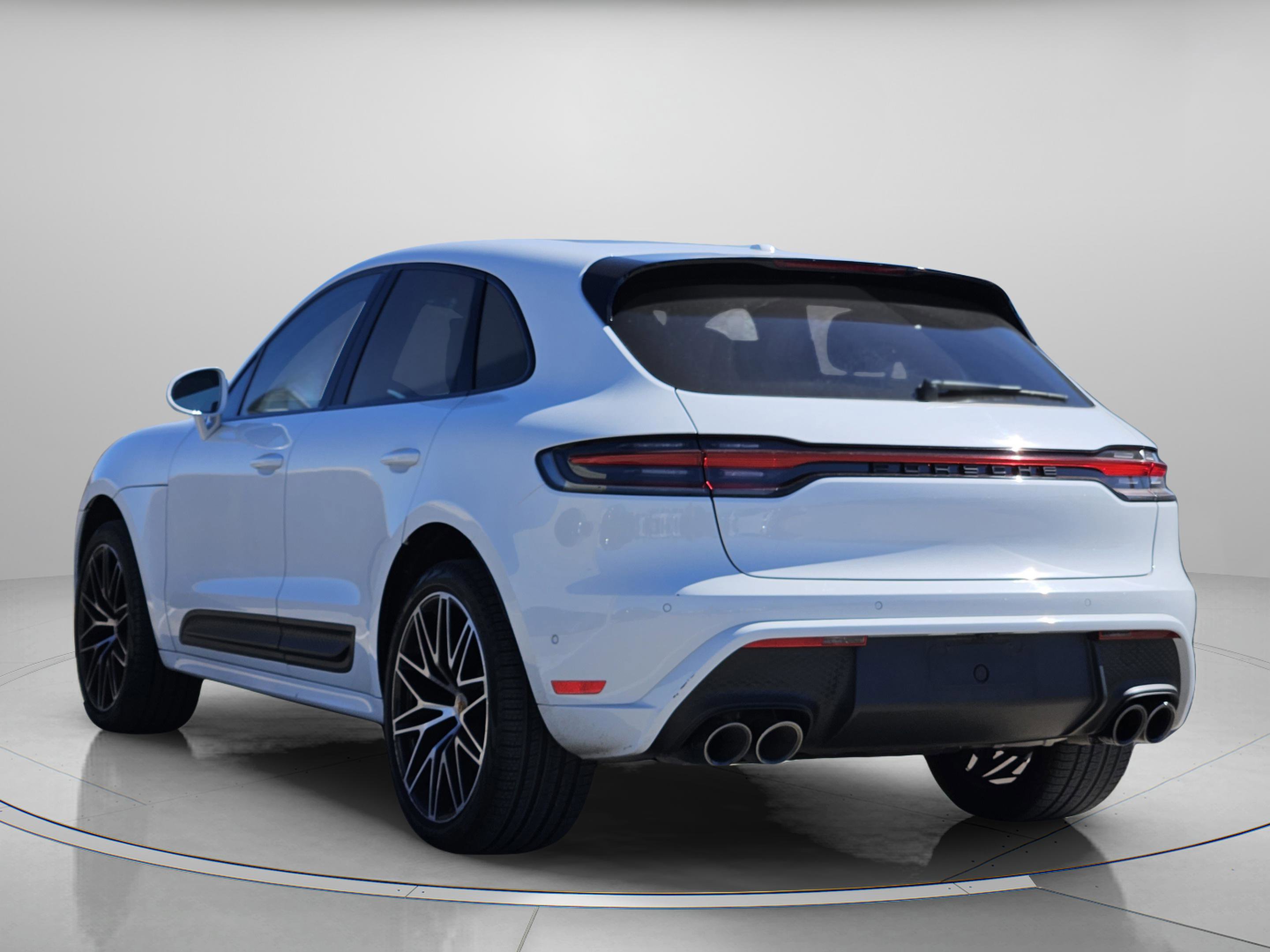 Certified 2023 Porsche Macan Turbo image 3