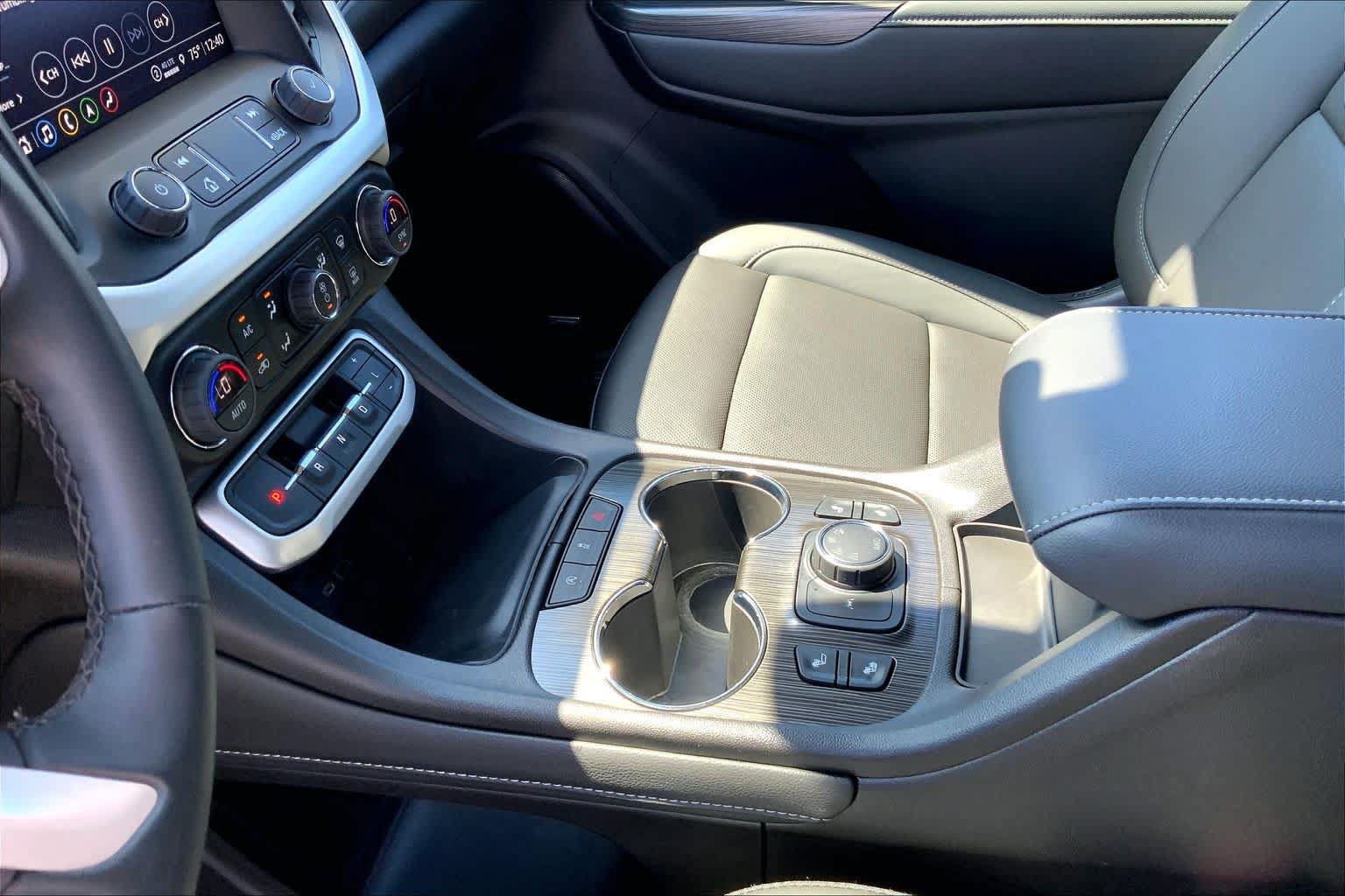 Used 2023 GMC Acadia SLT AWD/4WD image 15