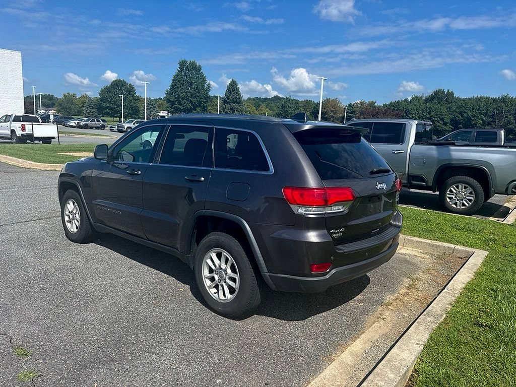 Used 2019 Jeep Grand Cherokee Laredo AWD/4WD image 8