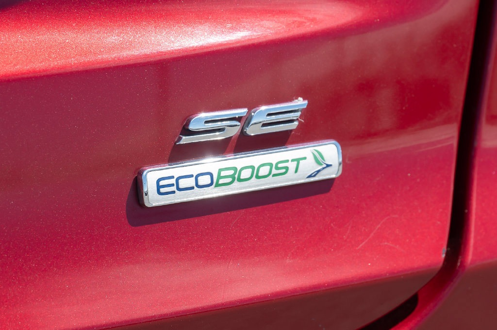 Used 2020 Ford Fusion SE FWD image 14