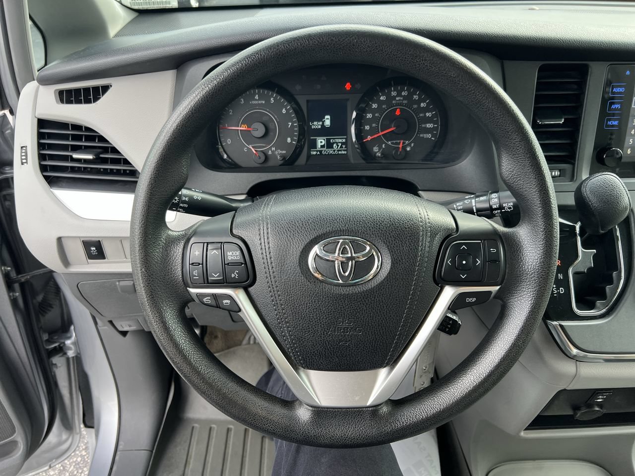 Used 2015 Toyota Sienna LE FWD image 18
