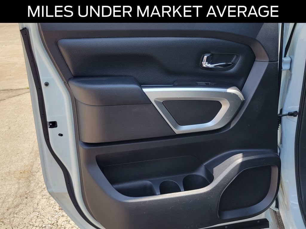 Used 2017 Nissan Titan SV AWD/4WD image 14