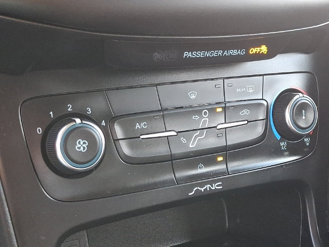Used 2016 Ford Focus SE w/ SE Sport Package FWD image 17