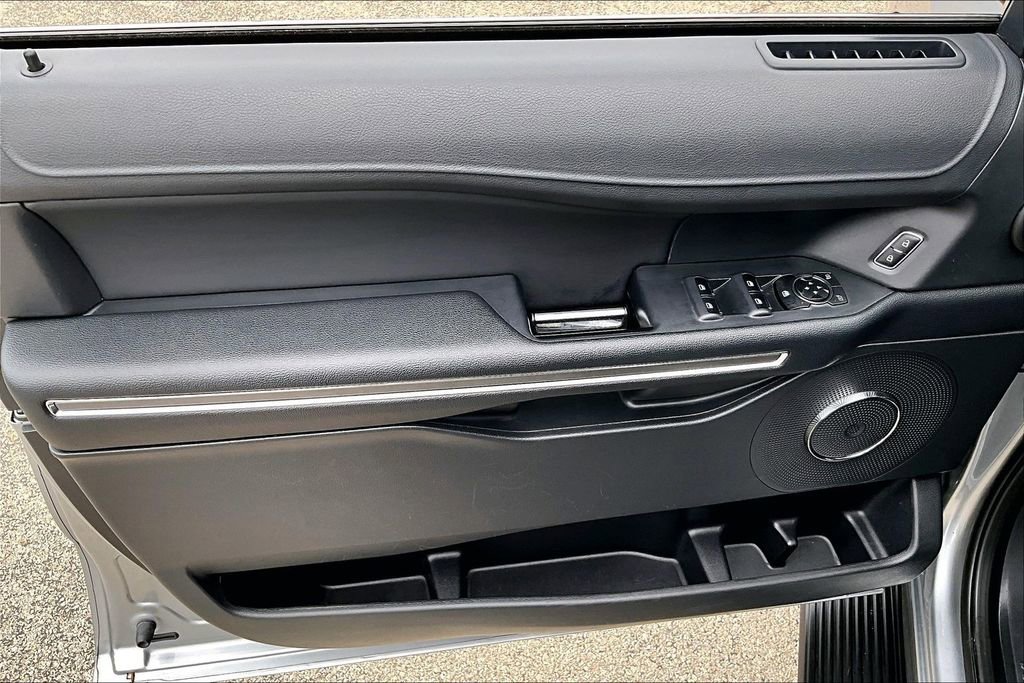 Used 2024 Ford Expedition Max XLT image 25