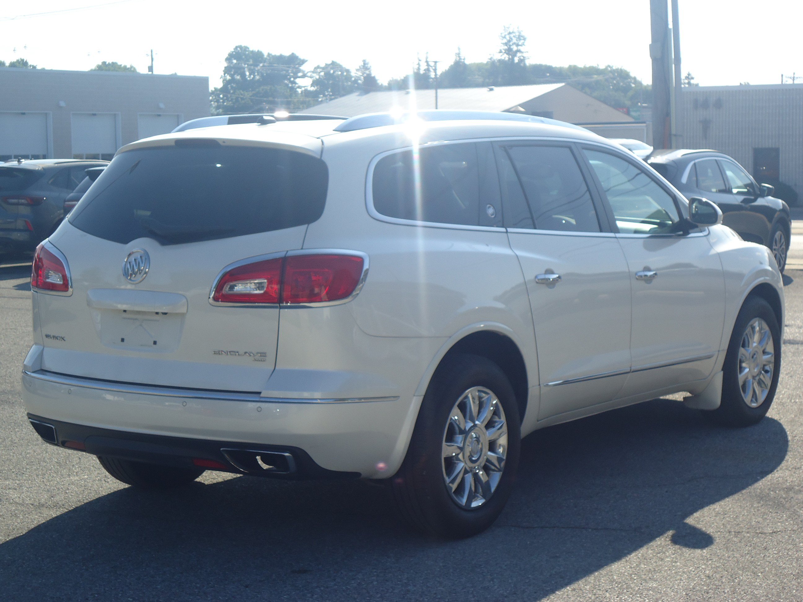 Used 2015 Buick Enclave Premium AWD/4WD image 3