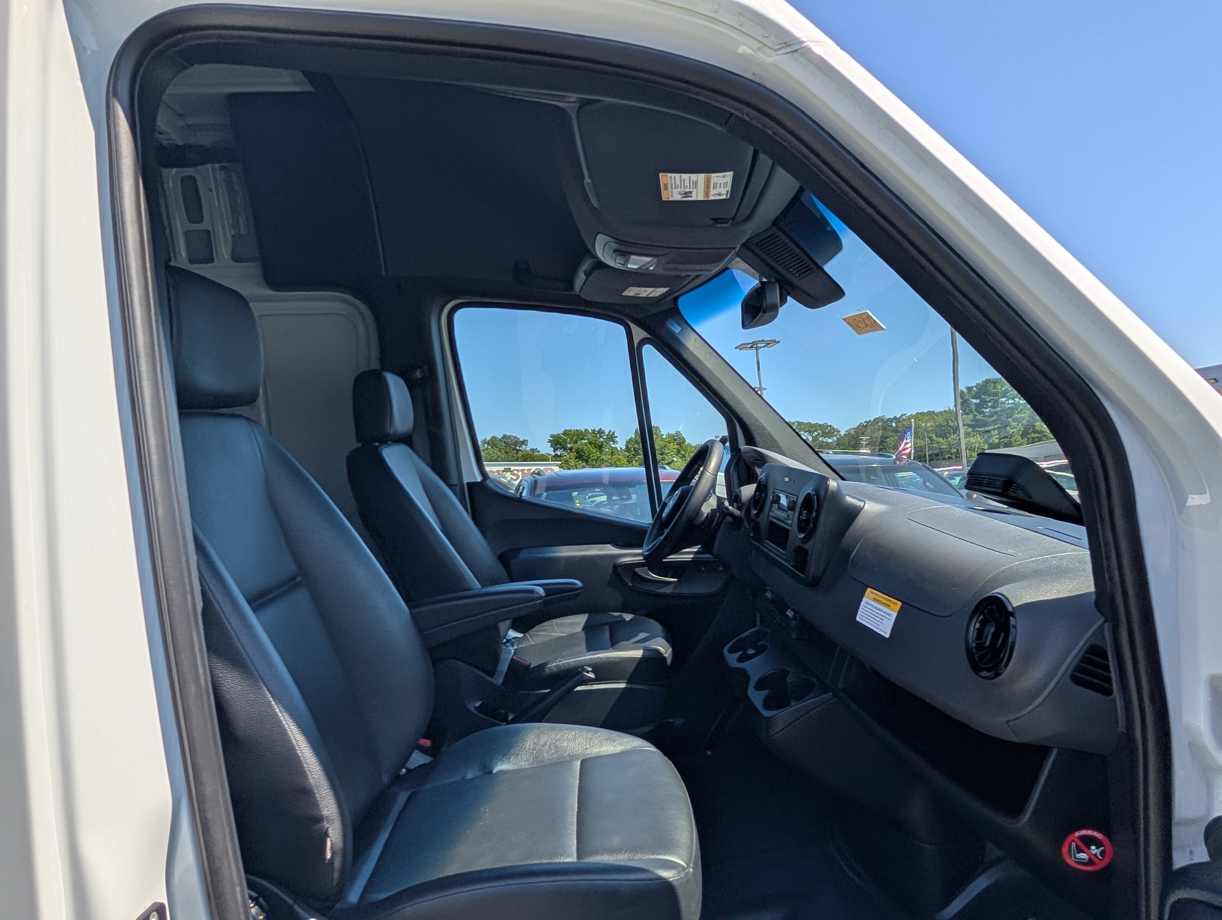 Used 2025 Mercedes-Benz Sprinter 2500 image 11