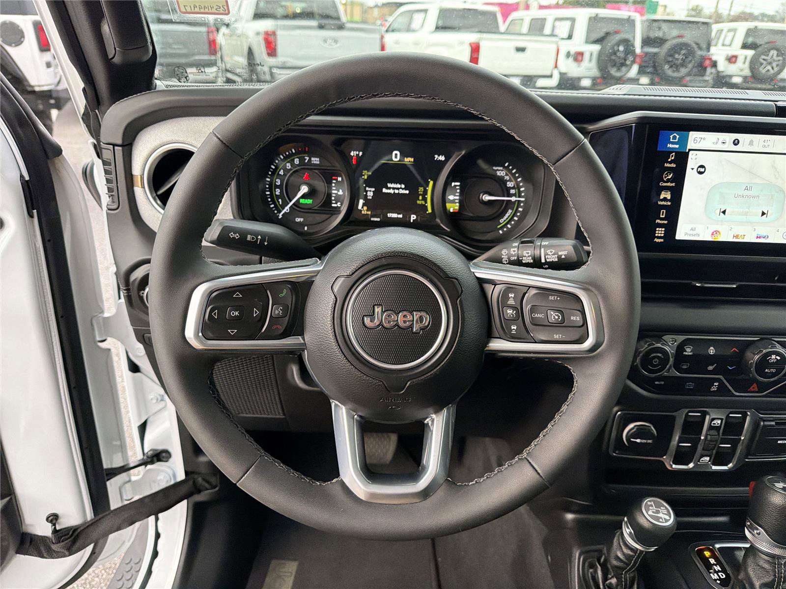 Used 2025 Jeep Wrangler Sahara image 24