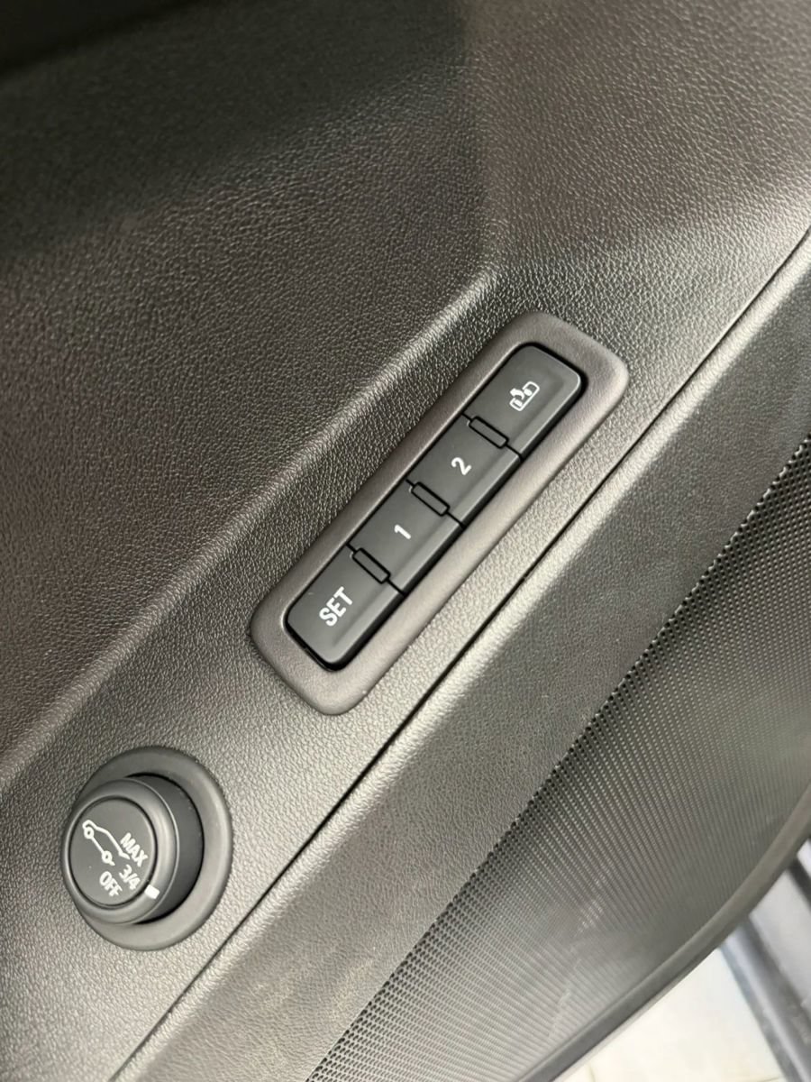 Used 2020 Chevrolet Equinox Premier FWD image 11
