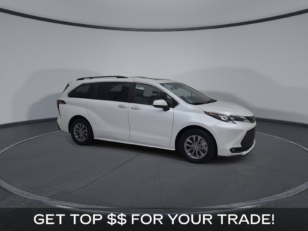 Used 2025 Toyota Sienna XLE FWD image 2