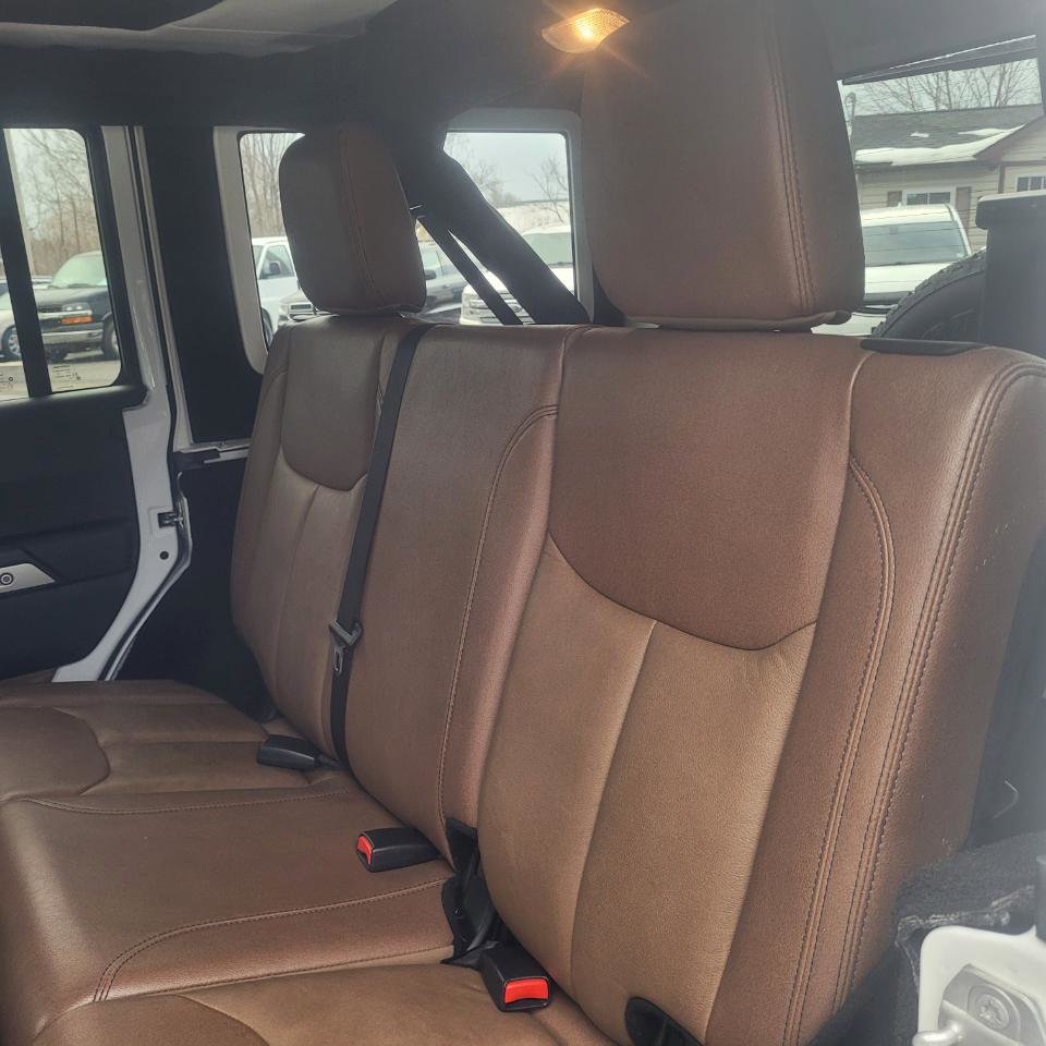 Used 2017 Jeep Wrangler Unlimited Sahara w/ Connectivity Group image 32