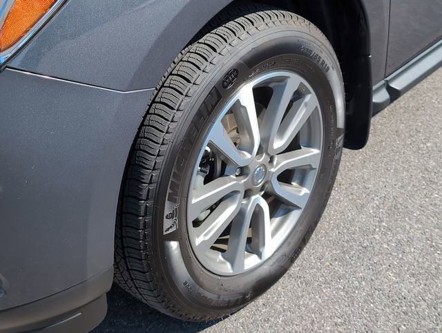 Used 2013 Nissan Pathfinder SV image 11