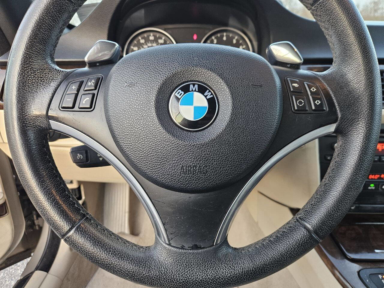 Used 2009 BMW 335i Convertible image 21