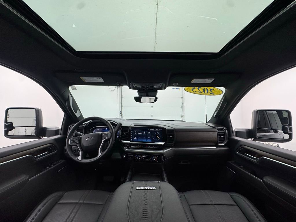 Used 2025 Chevrolet Silverado 2500 High Country w/ Technology Package AWD/4WD image 3