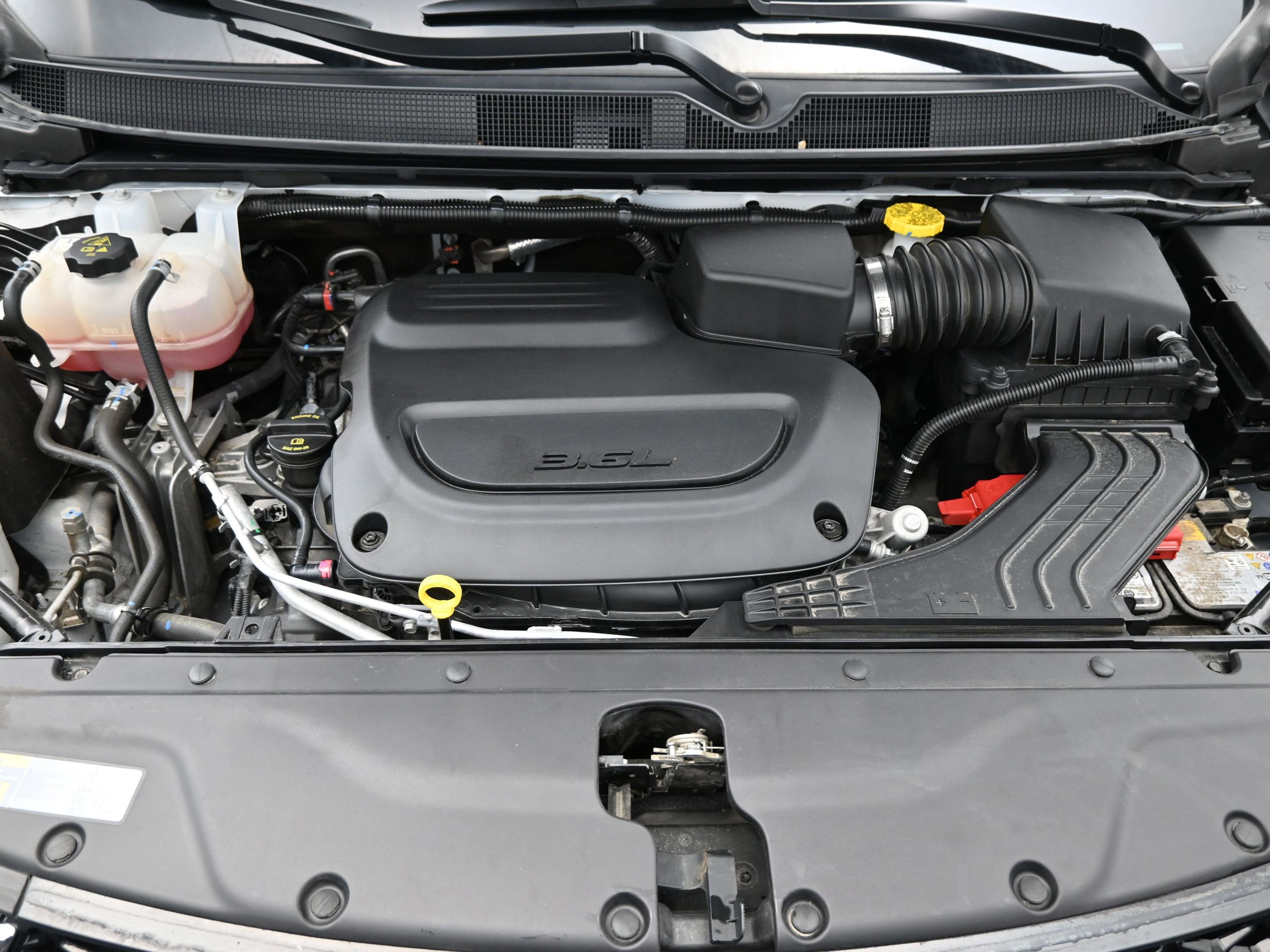 Used 2025 Chrysler Pacifica Select image 17