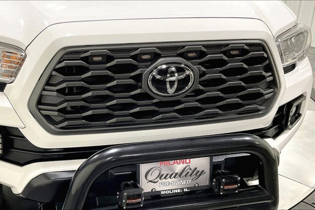 Used 2020 Toyota Tacoma TRD Off-Road w/ Blackout Package AWD/4WD image 30