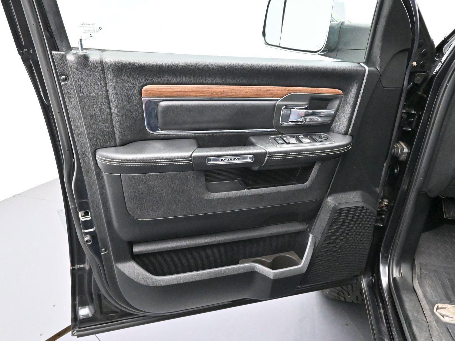 Used 2017 RAM 1500 Laramie w/ Convenience Group image 9