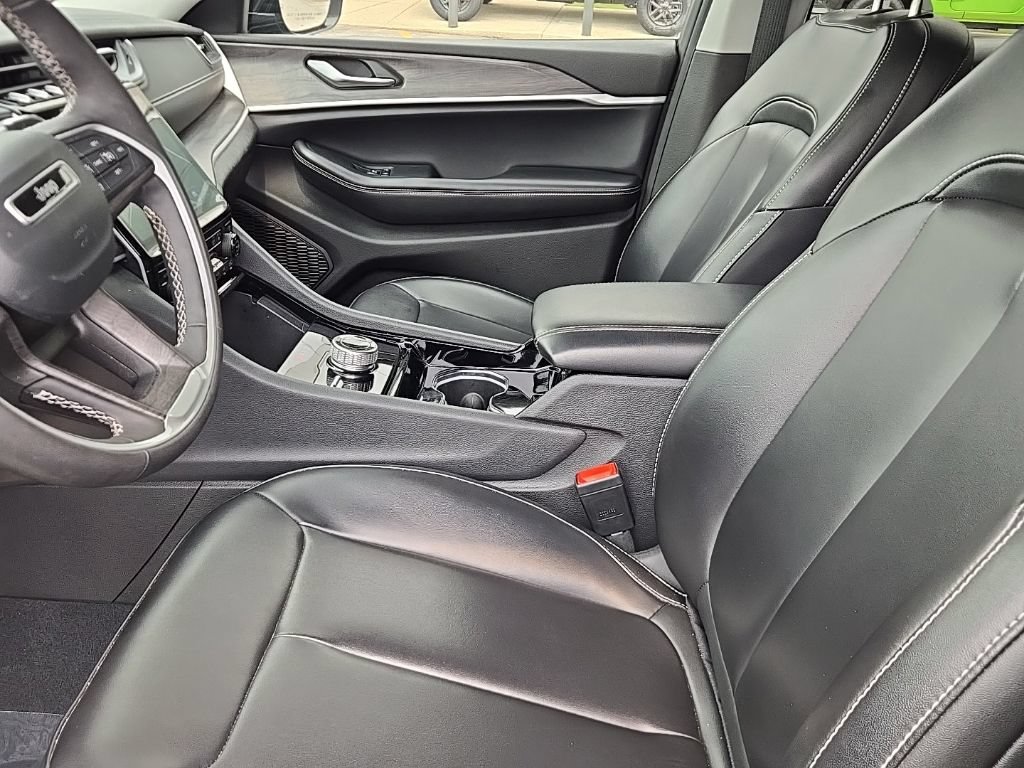 Certified 2023 Jeep Grand Cherokee Limited w/ Black Appearance Package AWD/4WD image 14