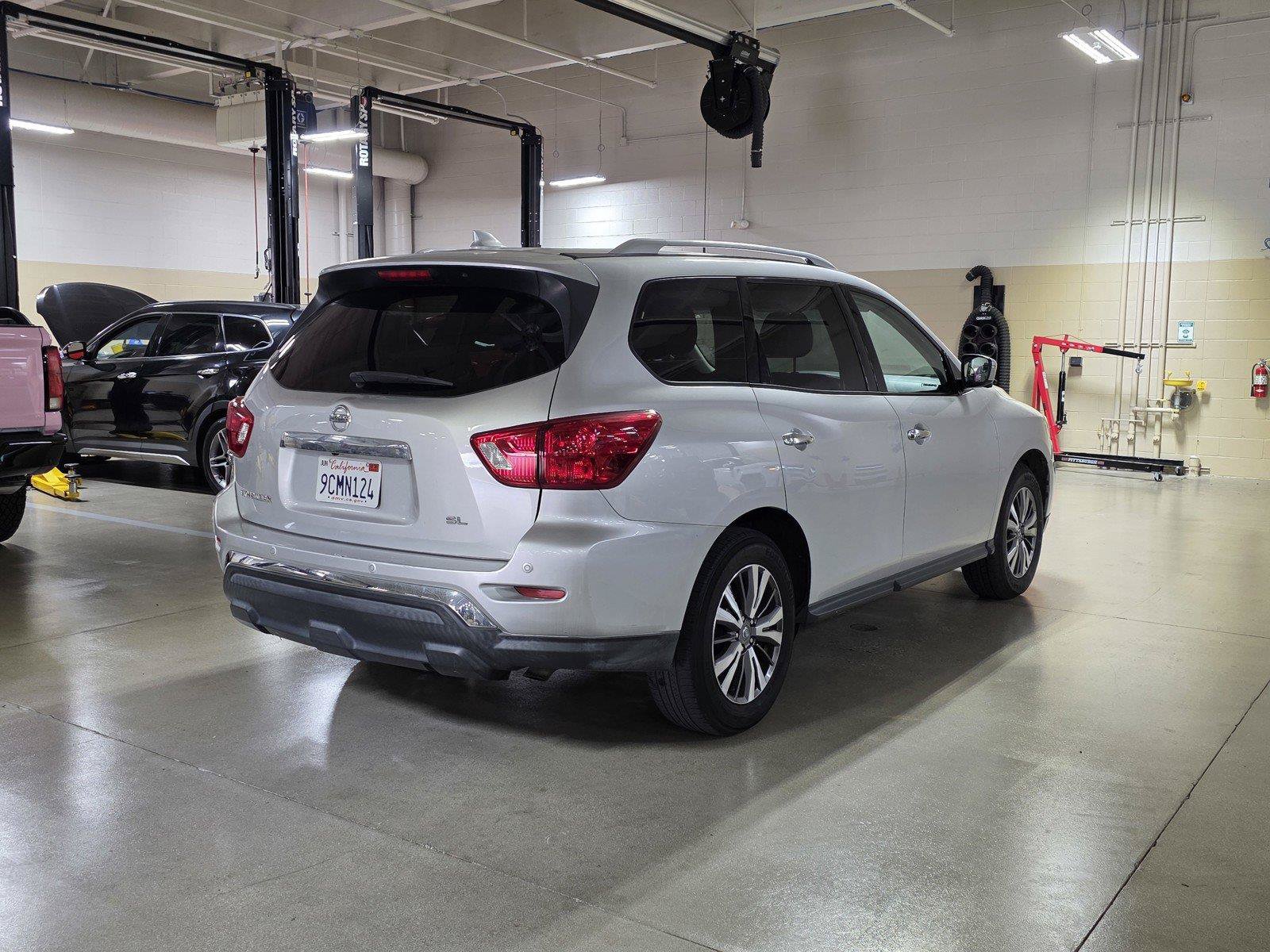 Used 2019 Nissan Pathfinder SL FWD image 7