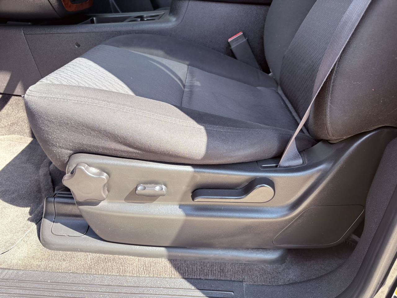 Used 2011 Chevrolet Suburban LS RWD image 27