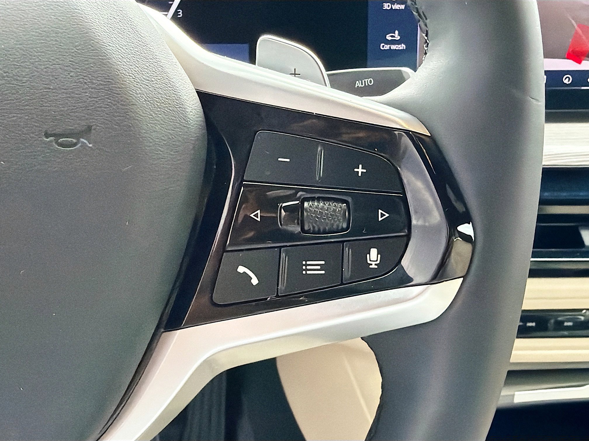 Used 2025 BMW 330i Sedan w/ Convenience Package image 38