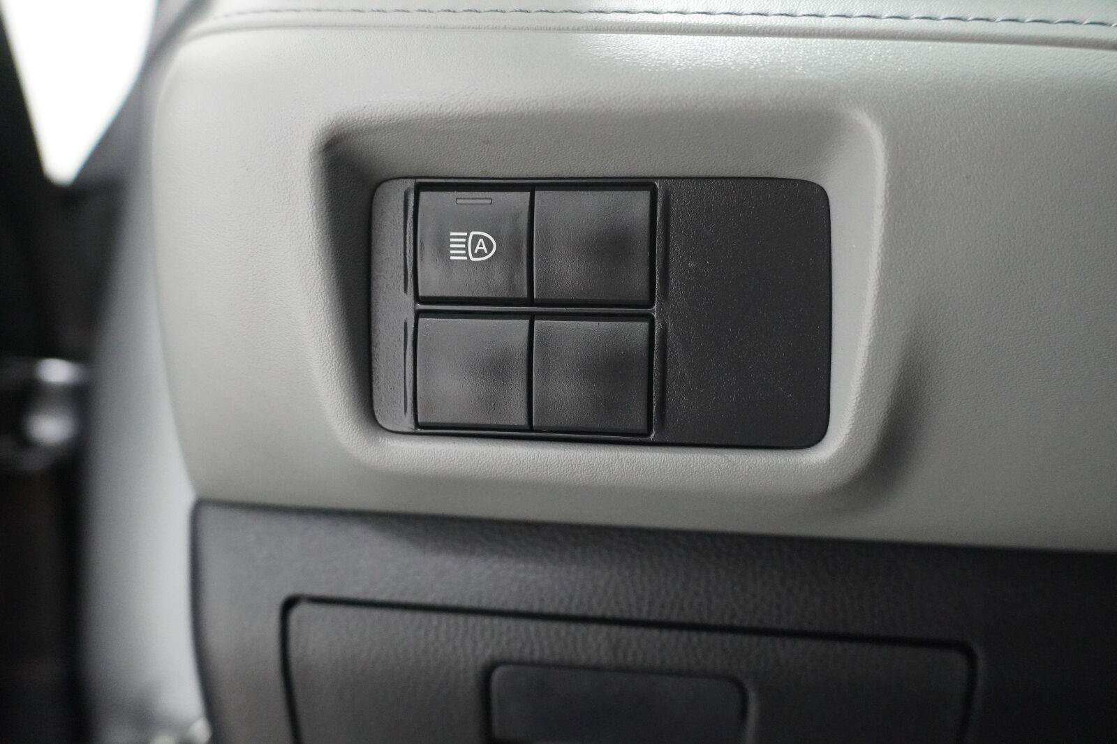 Used 2022 Toyota Highlander L FWD image 9
