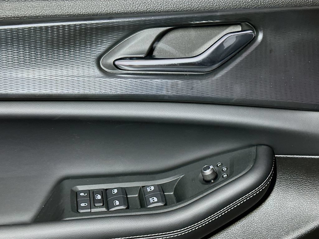 New 2025 Jeep Grand Cherokee Altitude AWD/4WD image 12