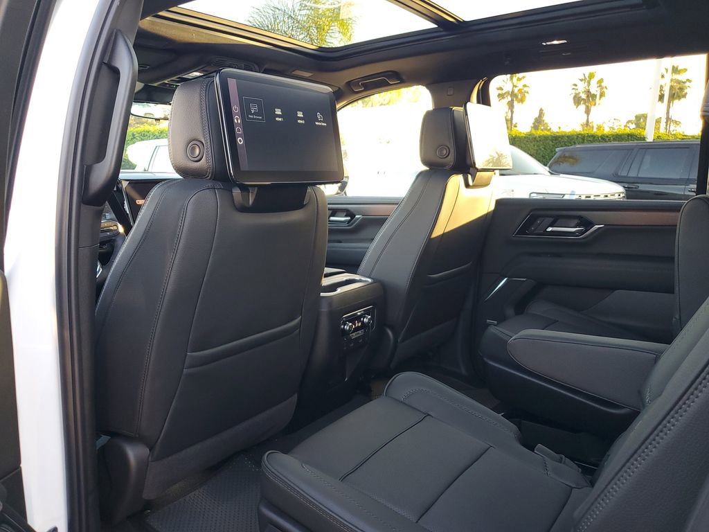 New 2026 GMC Yukon XL Denali w/ Denali Reserve Package image 9