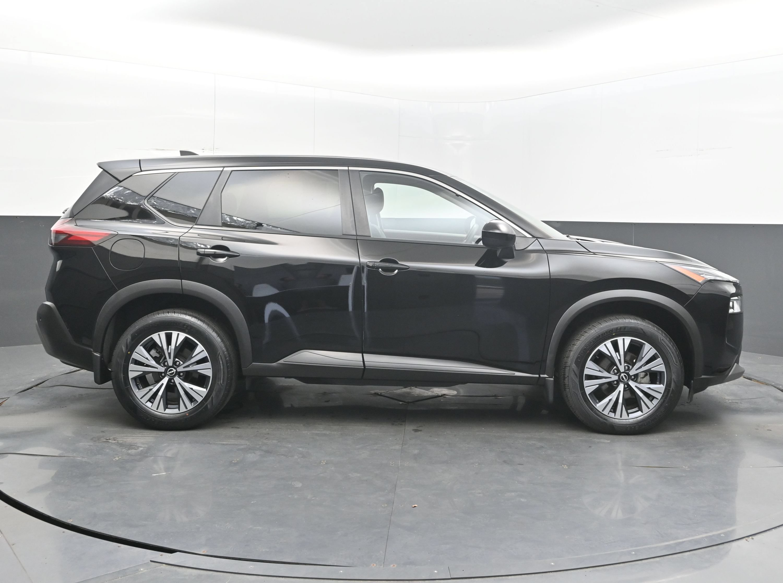 Used 2023 Nissan Rogue SV FWD image 8