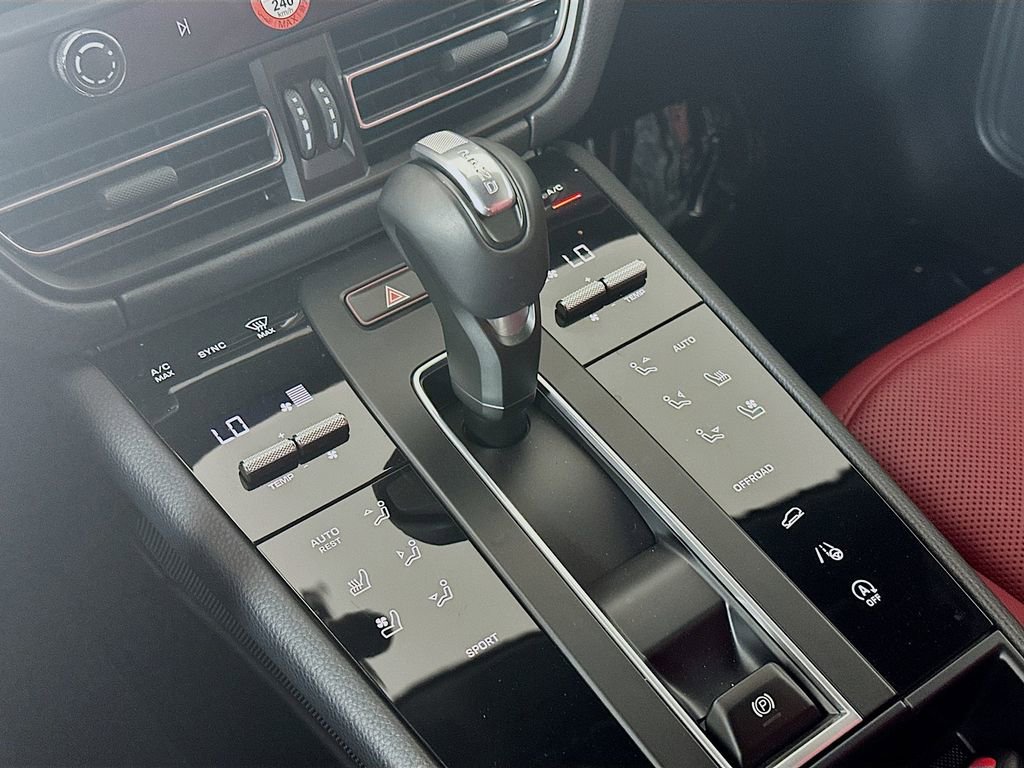 Certified 2026 Porsche Macan image 18