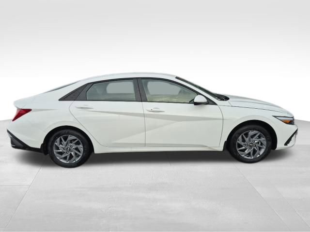 New 2026 Hyundai Elantra Blue image 4