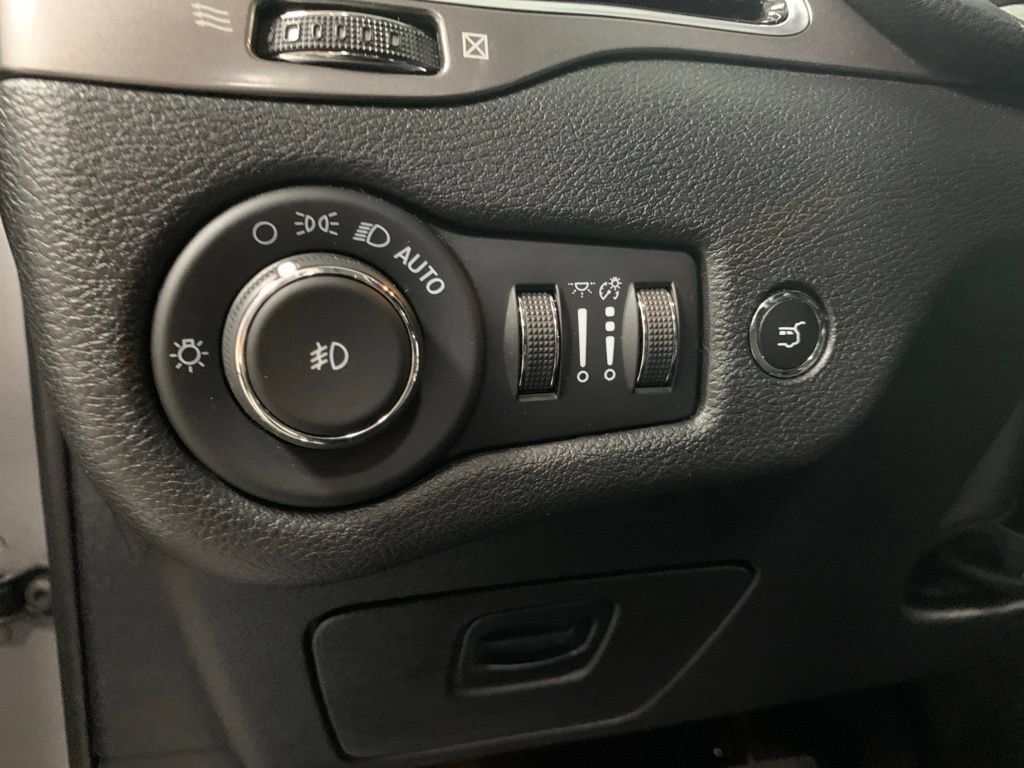 Certified 2020 Jeep Cherokee Limited AWD/4WD image 14