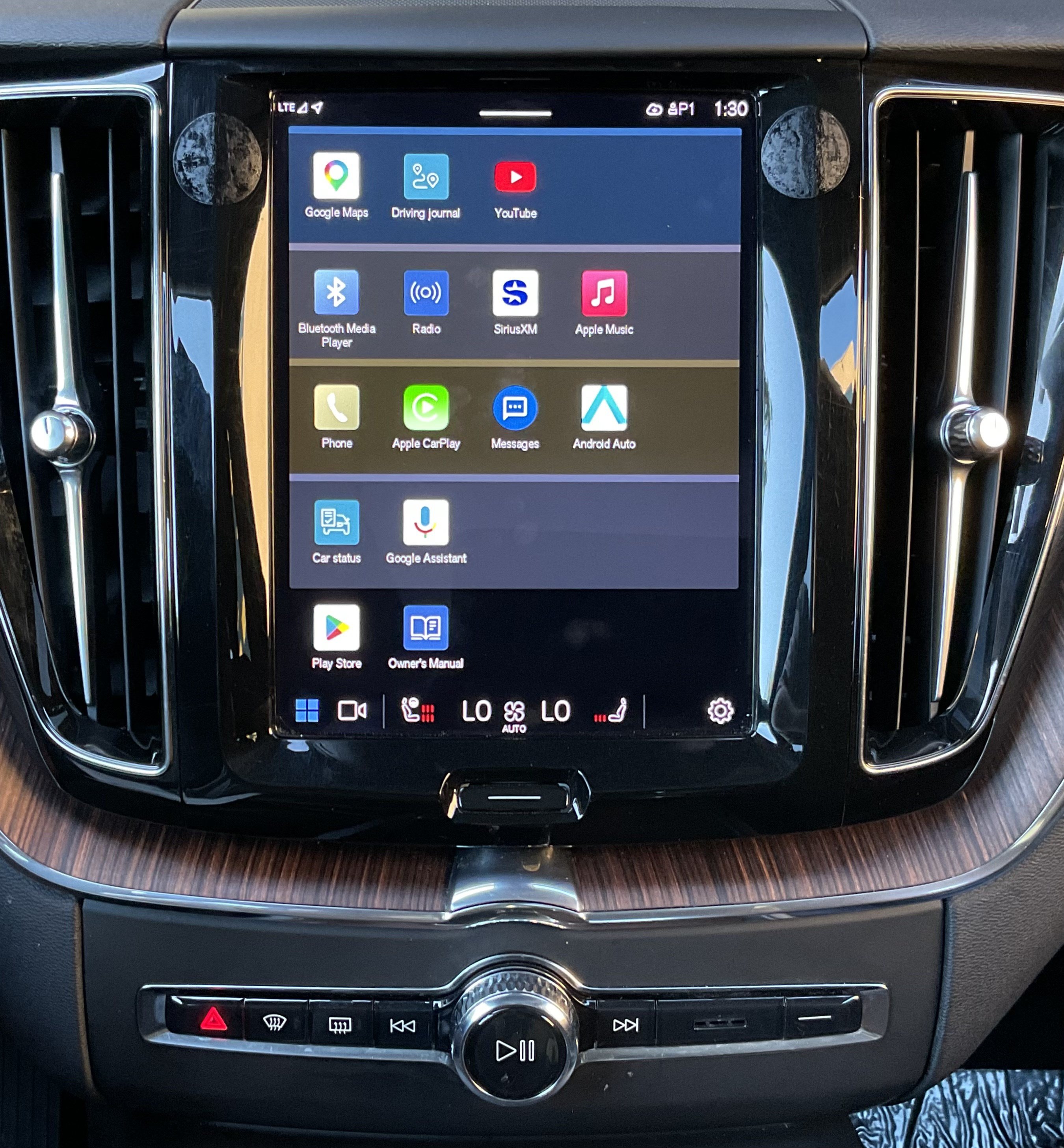 Used 2023 Volvo XC60 B5 Plus AWD/4WD image 19
