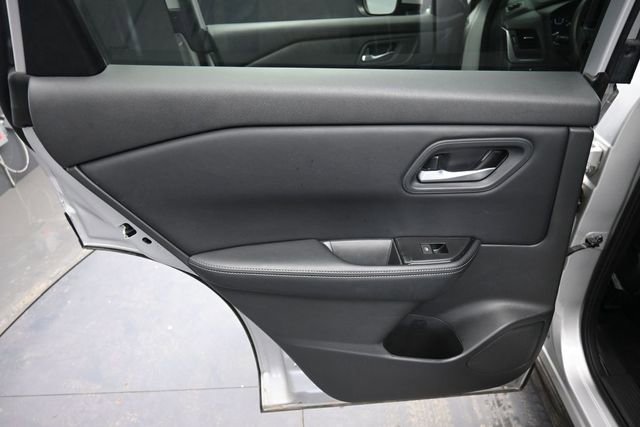 Used 2025 Nissan Rogue SV AWD/4WD image 16