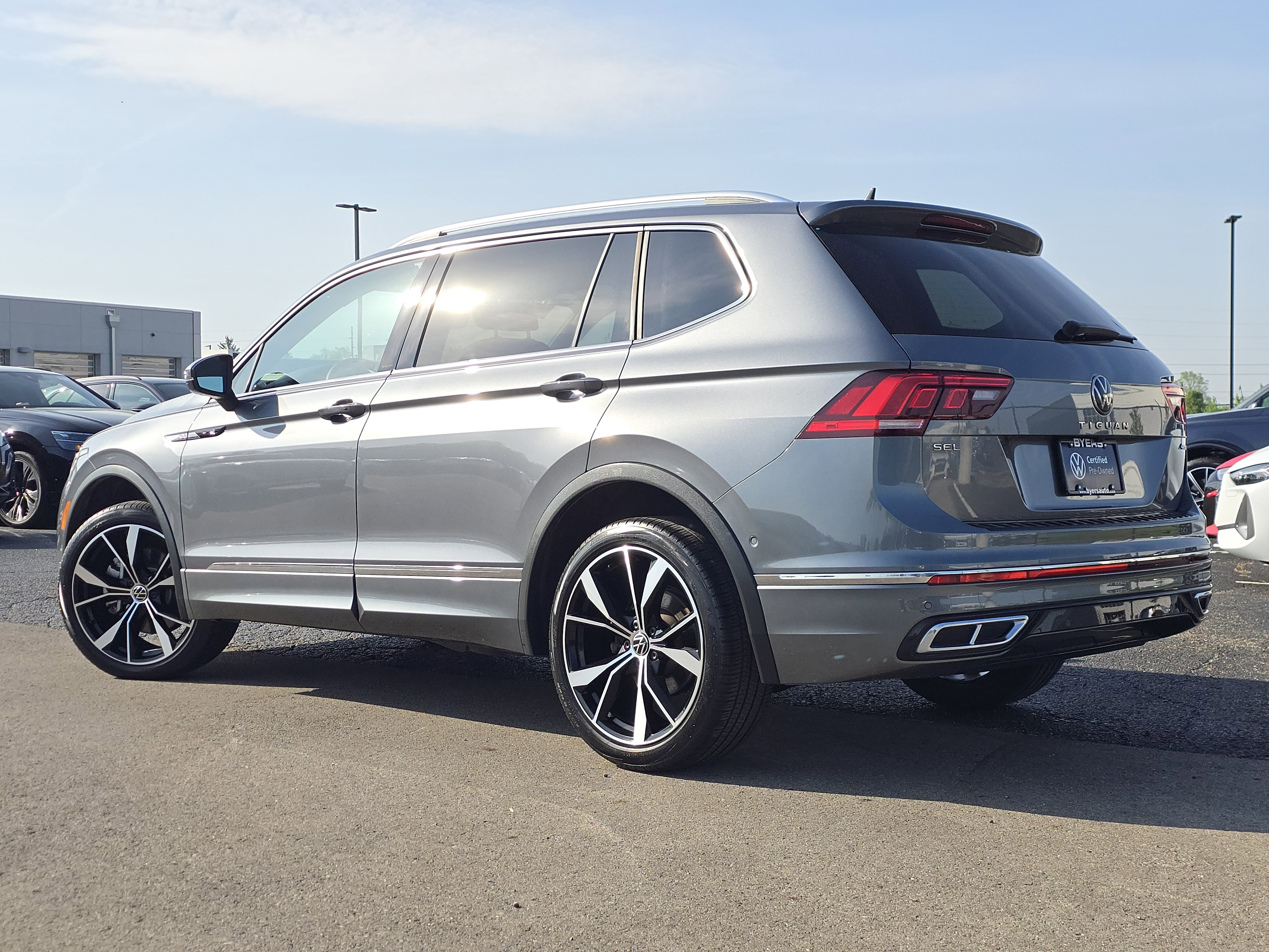 Certified 2023 Volkswagen Tiguan SEL R-Line AWD/4WD image 5