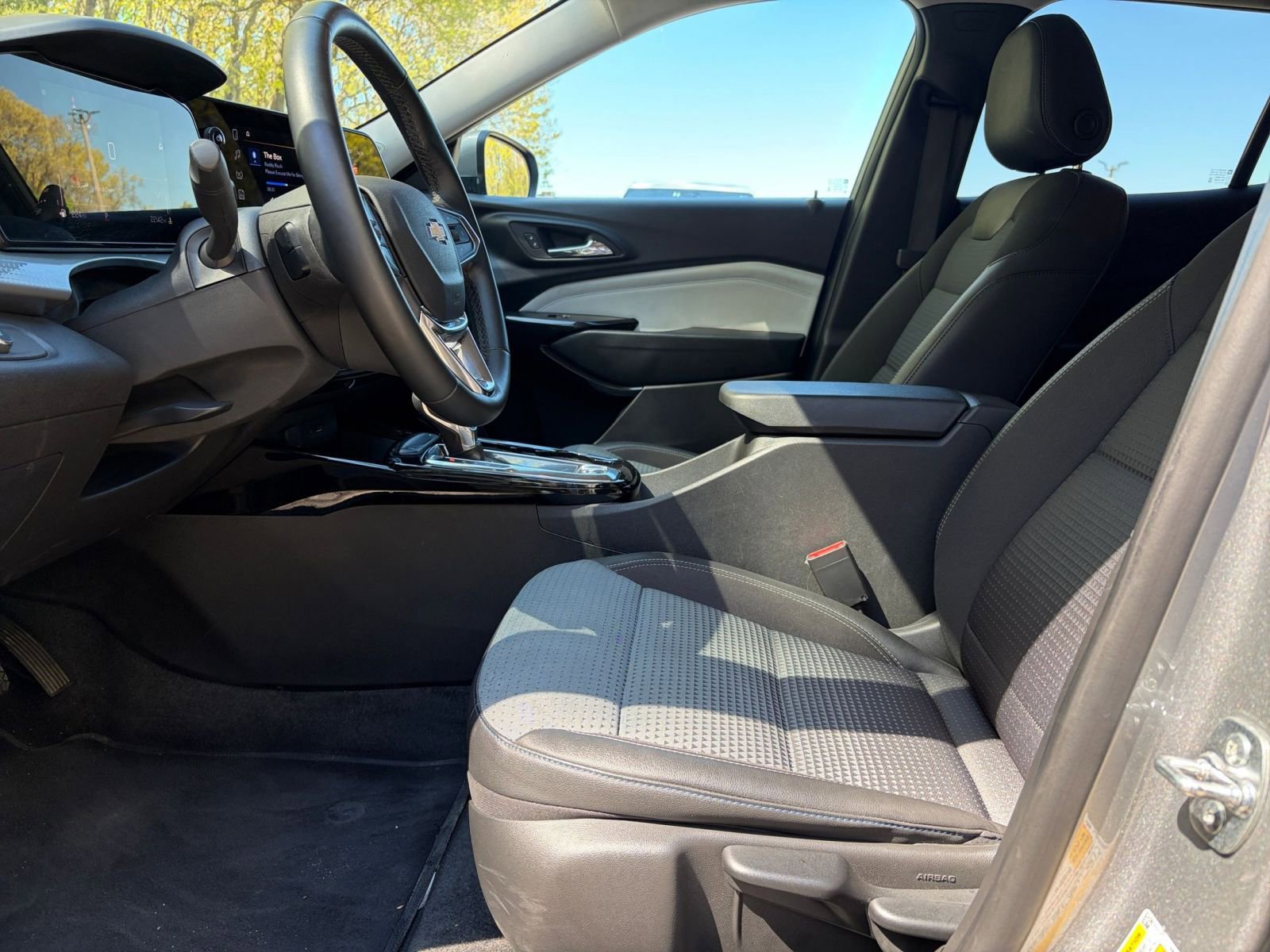 Used 2025 Chevrolet Trax LT w/ LT Convenience Package FWD image 25