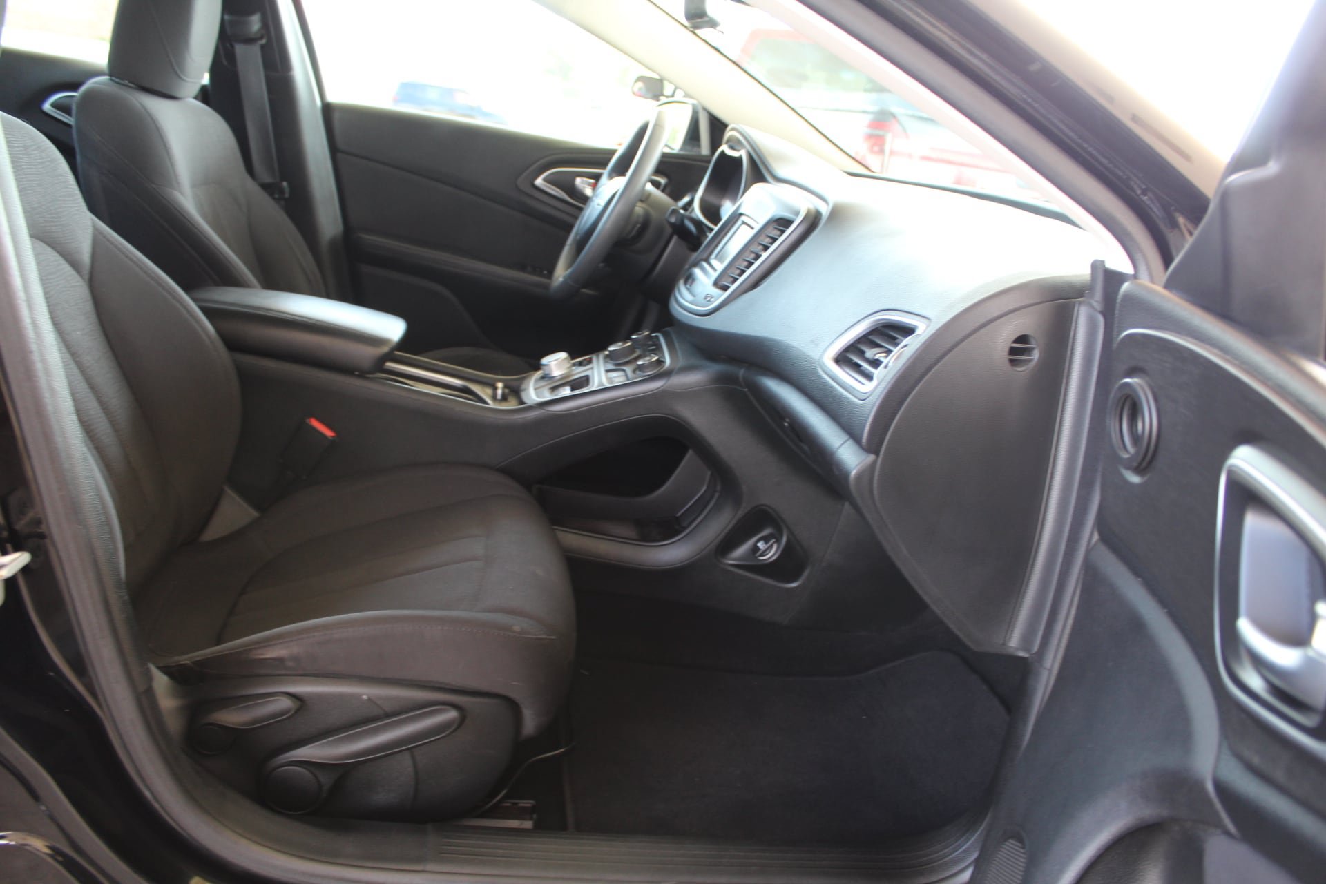 Used 2015 Chrysler 200 Limited FWD image 14