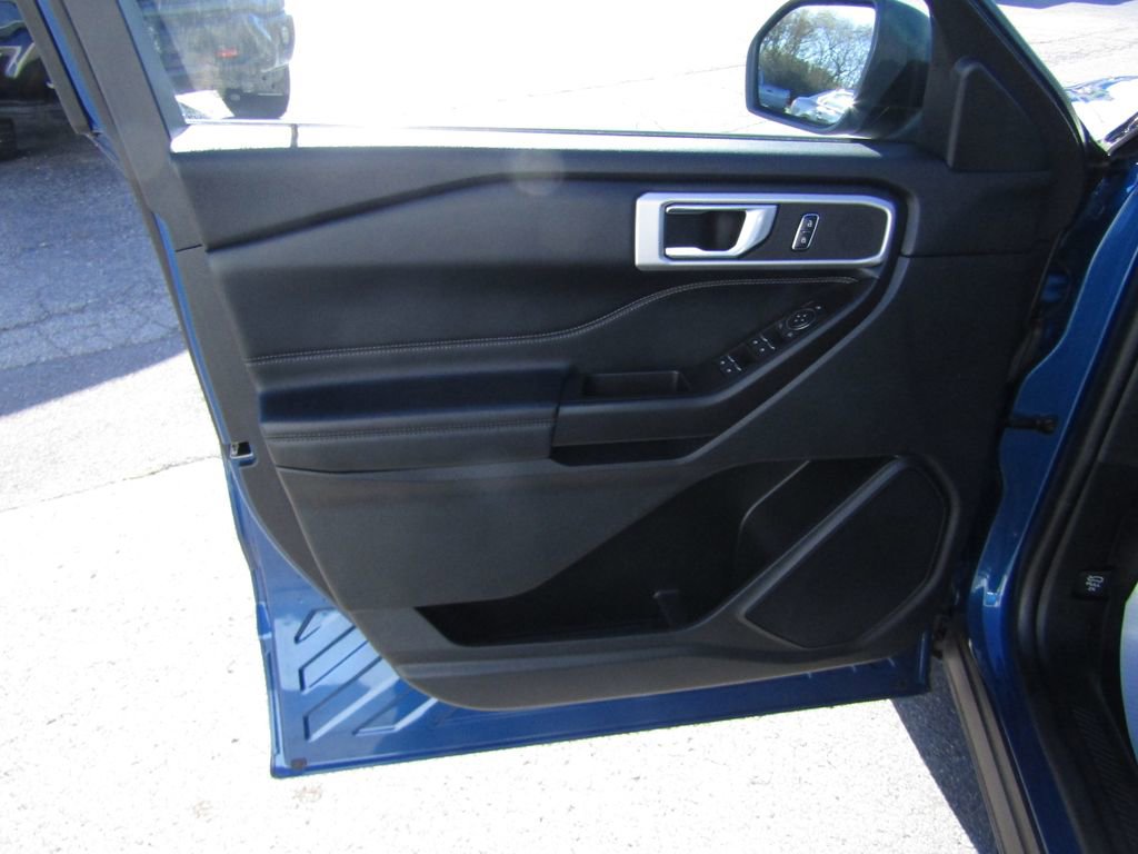 Used 2020 Ford Explorer XLT w/ Equipment Group 202A image 13