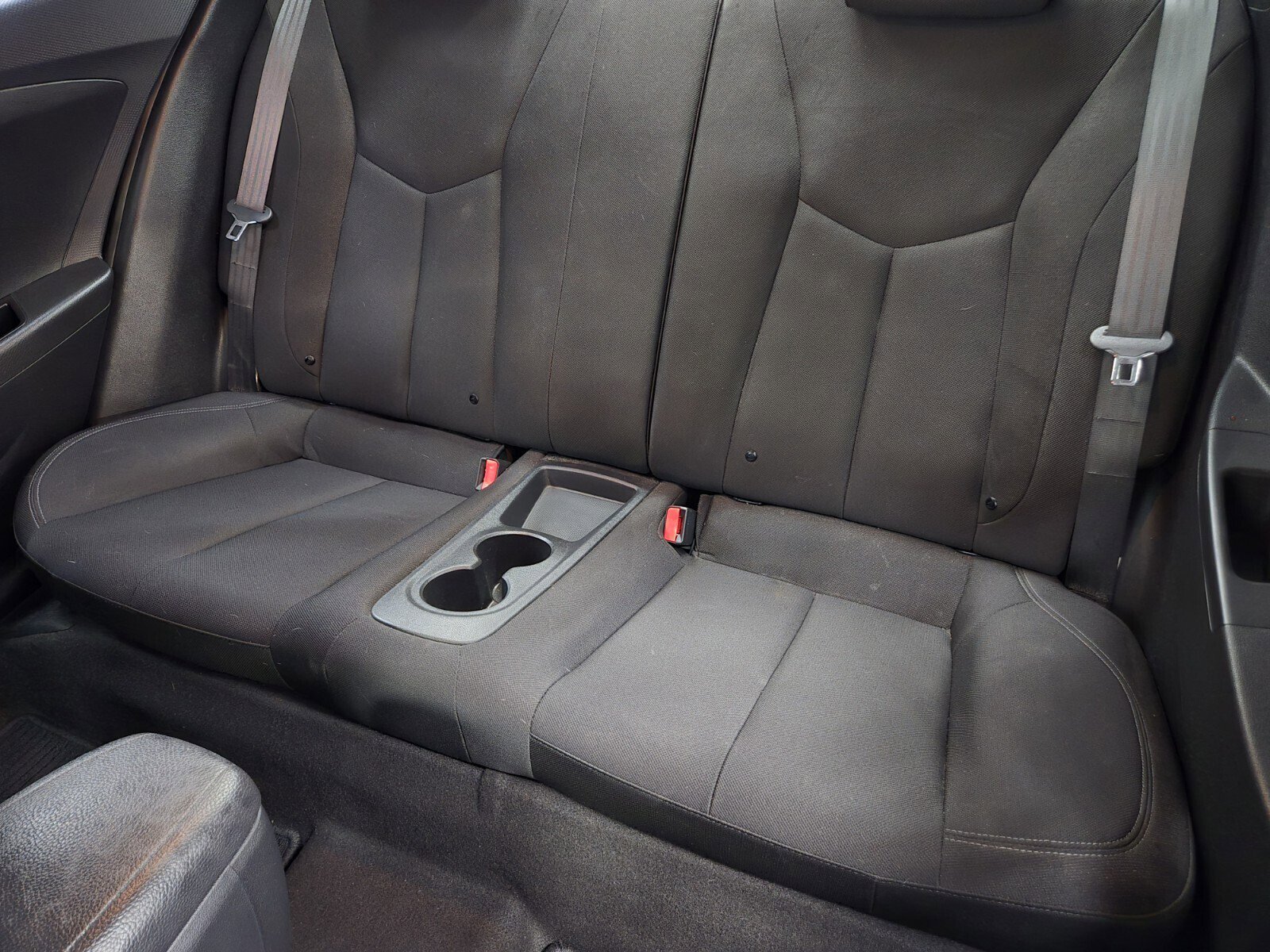 Used 2015 Hyundai Veloster FWD image 9